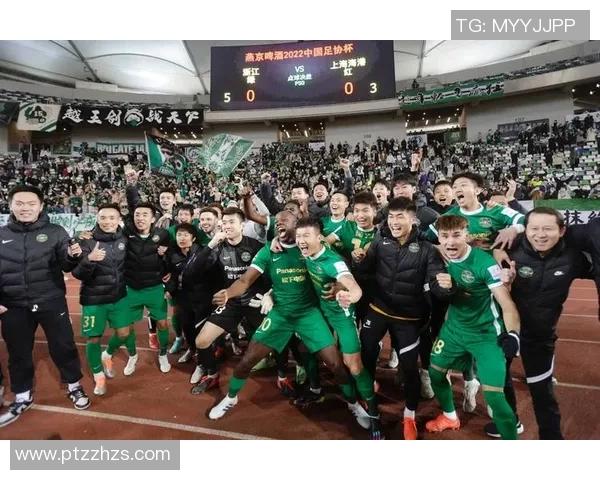 足球明星畅饮啤酒精彩瞬间高清回顾尽享足球盛宴的欢乐时刻