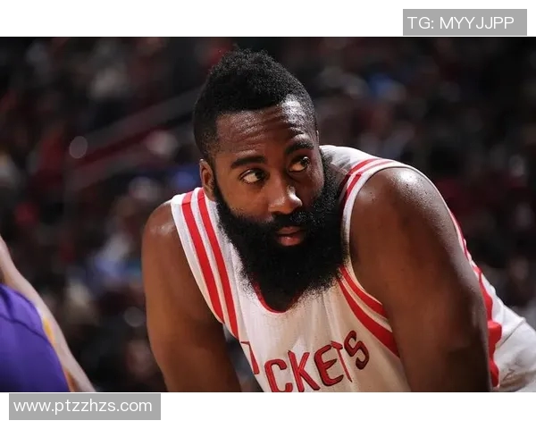 足球明星的独特外貌引发的尴尬瞬间与球场内外的趣事分享