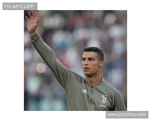 足球巨星C罗亲自送球到青少年训练营激励年轻球员追逐梦想